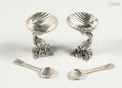 A PAIR OF SILVER DOLPHIN AND SHELL SALTS AND SPOONS