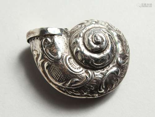 A SILVER SHELL SNUFF/PILL BOX