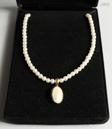 A 14CT GOLD PEARL NECKLACE