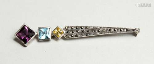 A SILVER AND MARCASITE ARROW BROOCH