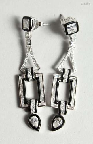 A PAIR OF ART DECO STYLE BLACK ENAMEL DROP EAR RINGS