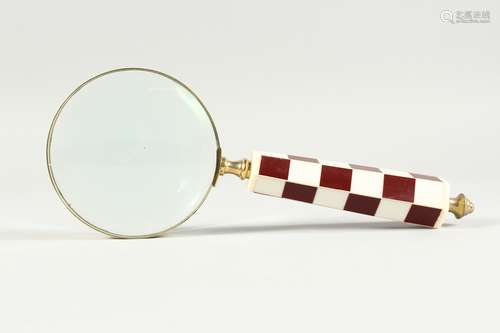 A MAGNIFYING GLASS WITH CHEQUERED HANDLE