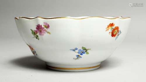 A GOOD MEISSEN CIRCULAR SUGAR BOWL with waved gilt edge and ...