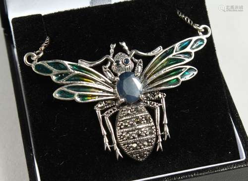 A SILVER SAPPHIRE SET PLIQUE ENAMEL BEE NECKLACE