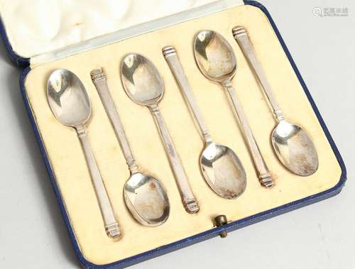 A SET OF SIX STERLING SILVER COFFEE SPOONS cased Sheffield 1...