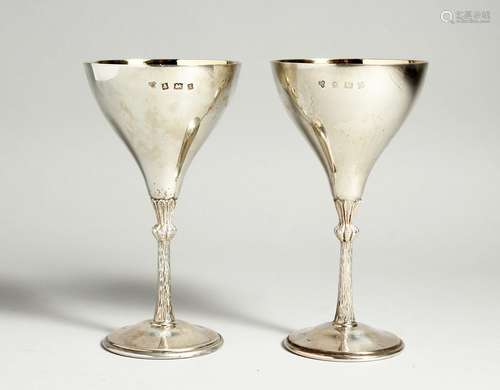 A PAIR OF SILVER CHAMPAGNE GOBLETS, Birmingham, 1972.