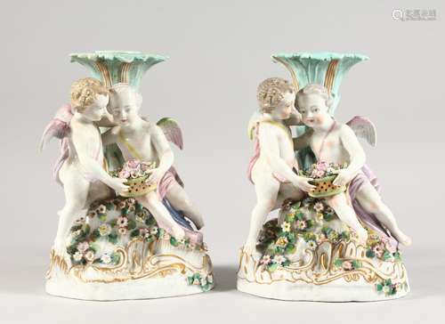 A PAIR OF 19TH CENTURY MEISSEN STYLE PORCELAIN CANDLESTICK G...