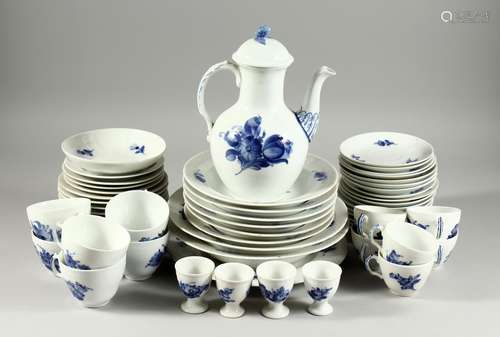 A GOOD COPENHAGEN PORCELAIN PART TEA AND DINNER SET of 59 pi...