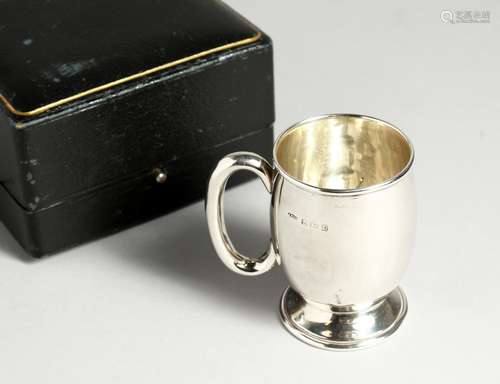 A PLAIN CHRISTENING MUG. Birmingham 1914, in a fitted case.