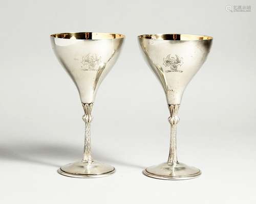 A PAIR OF SILVER CHAMPAGNE GOBLETS, Birmingham, 1971