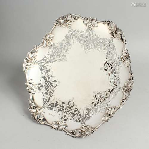 A GOOD SILVER CIRCULAR PIERCED TAZZA, decorated with fruitin...