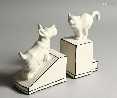 A PAIR OF ART DECO DESIGN CAT AND DOG BOOK ENDS 6ins high