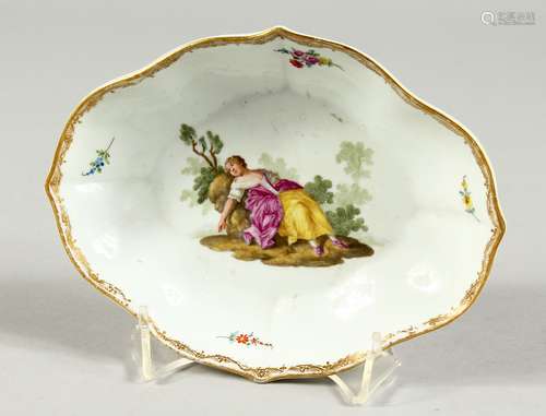 AN 18TH CENTURY MEISSEN PORCELAIN OVAL DISH edged in gilt an...