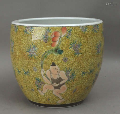 A 19th century Famille Rose cache pot