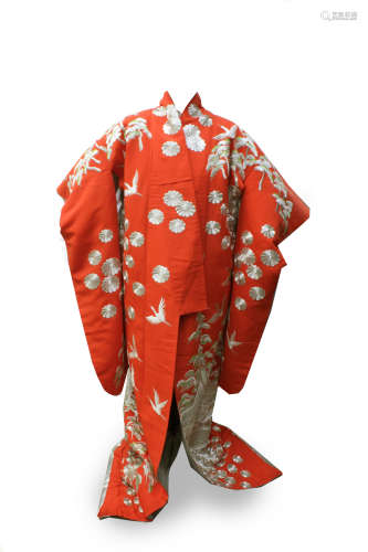 A Japanese ladies silk and cotton kimono from Showa period