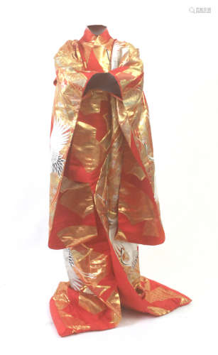 A Japanese ladies silk kimono from Showa period