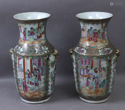 A pair of 19th century Chinese vases in Famille Rose porcela...