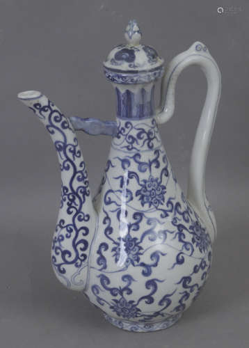 A 20th century Chinese vase in blue and white porcelain