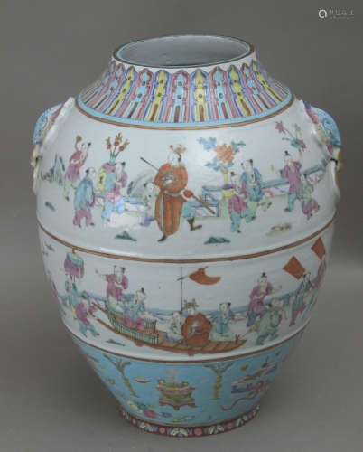 A 19th century Chinese vase from Qing dynasty