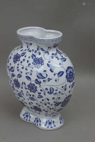 A 19th century Chinese vase