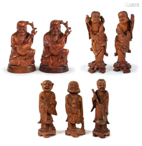 GROUP OF SEVEN CHINESE WOOD CARVING OF FIGURES