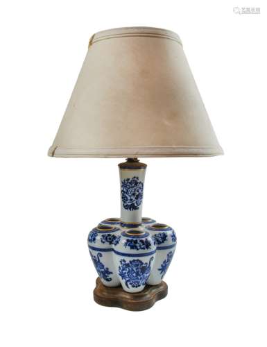 BLUE AND WHITE CONJOINED VASE LAMP