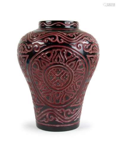 RED BLACK CARVED LACQUER VASE