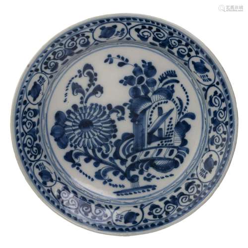 BLUE AND WHITE FLOWER PLATE
