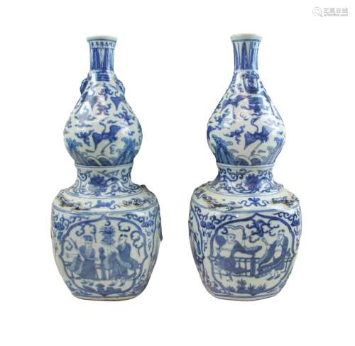 PAIR OF BLUE AND WHITE DOUBLE GOURD VASES