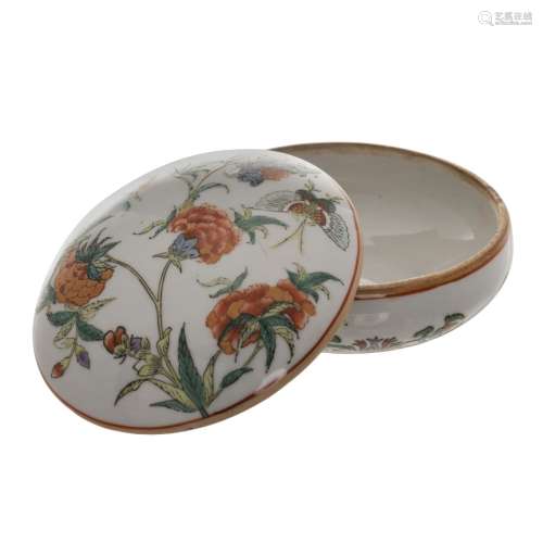 CHINESE FAMILLE ROSE BUTTERFLY PASTE BOX