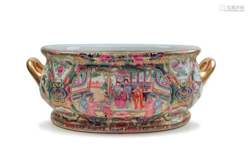 A LARGE CANTONESE BOWL WITH HANDLES