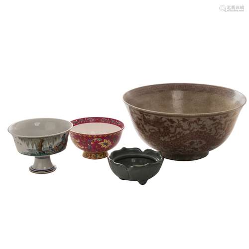 GROUP OF FOUR PORCELAIN BOWLS