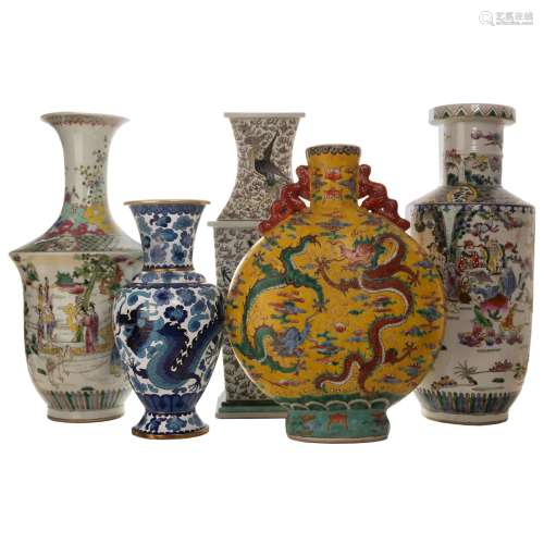 SIX CHINESE PORCELAIN / CLOISONNE ITEMS