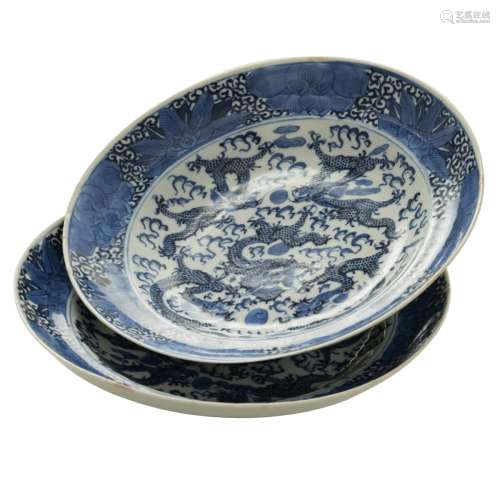 PAIR OF BLUE AND WHITE DRAGON PLATES