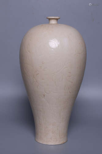 Chinese Ding Wave Porcelain Plum Bottle