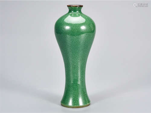 哥窑绿釉梅瓶