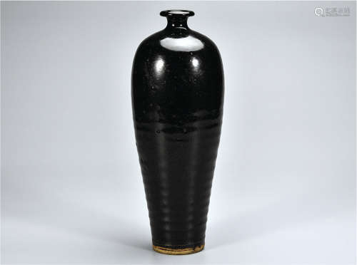 磁州窑黑釉梅瓶