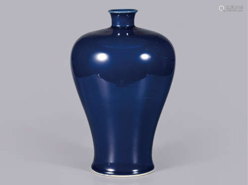蓝釉梅瓶