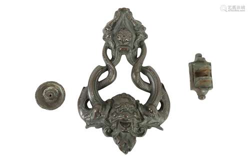 A BRONZE DOOR KNOCKER, LATE 19TH/20TH CENTURY