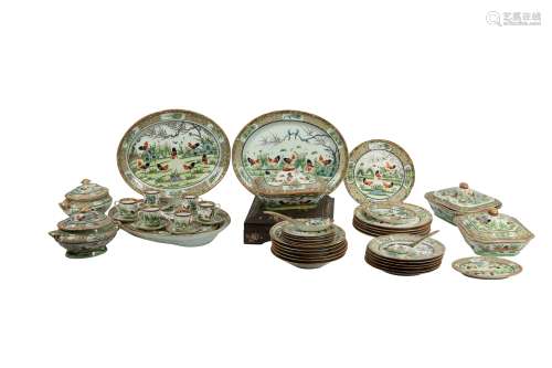 A CHINESE CANTON PORCELAIN PART DINNER, LATE 19TH/EARLY 20TH...