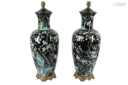 A PAIR OF CHINESE PORCELAIN LAMPS, CONTEMPORARY,