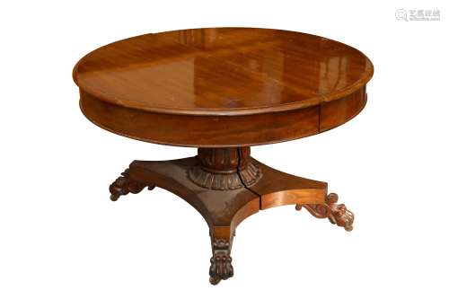 A WILLIAM IV/VICTORIAN MAHOGANY EXTENDING DINING TABLE