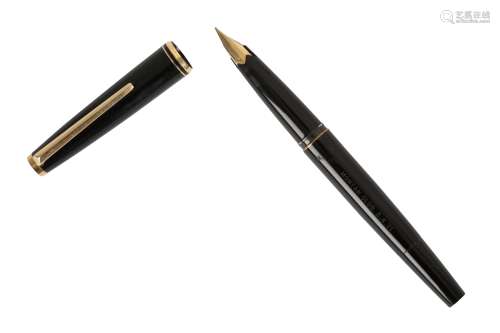 A 1970s GERMAN MONTBLANC FOUNTAIN PEN, 'CLASSIC',