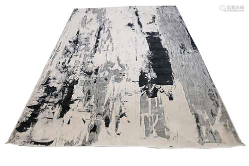 A CONTEMPORARY 'AURORA' ACRYLIC AND POLYPROPYLENE RUG