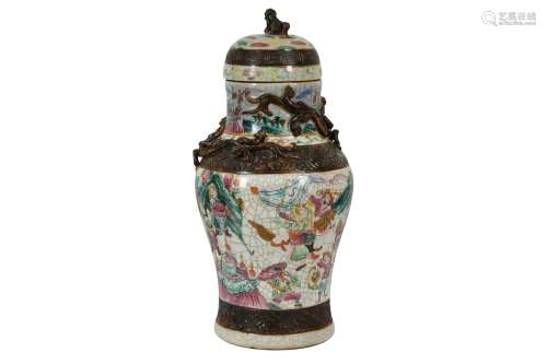 A CHINESE PORCELAIN VASE AND COVER, 20TH CENTURY,