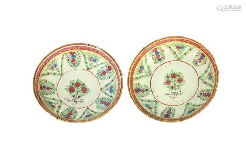 A PAIR OF PERSIAN CIRCULAR POTTERY DISHES, 19TH CENTURY
