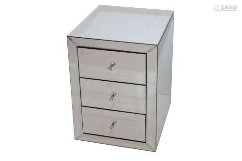 A CONTEMPORARY MIRRORED BEDSIDE CHEST