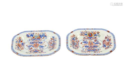 A PAIR OF SPODE IRONSTONE OCTAGONAL DISHES, CIRCA 1820