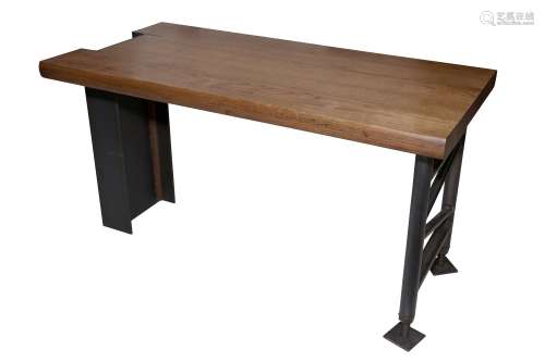 GUS PEREZ, A CONTEMPORARY INDUSTRIAL STYLE DESK