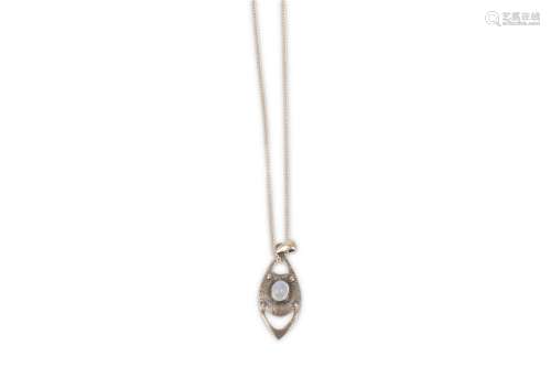 A MOONSTONE PENDANT NECKLACE